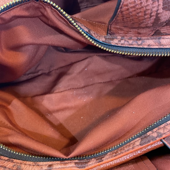 SALE~~***PRICE DROP***  EUC COACH BAG - Picture 9 of 11